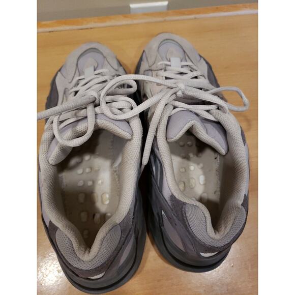 adidas Yeezy Boost 700 V2 Tephra 2019 size 9.5 - Picture 4 of 12